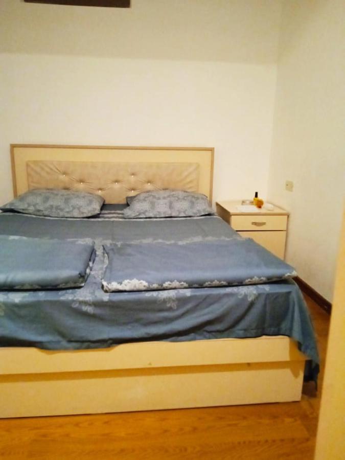 Downtown Inn Yerevan Bagian luar foto